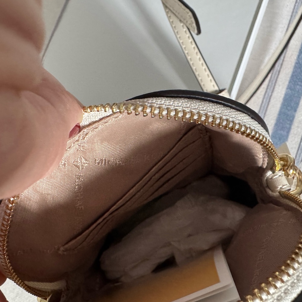 Michael Kors Vanilla/Acorn Signature Crossbody with Gold Chain - Picture 8 of 9